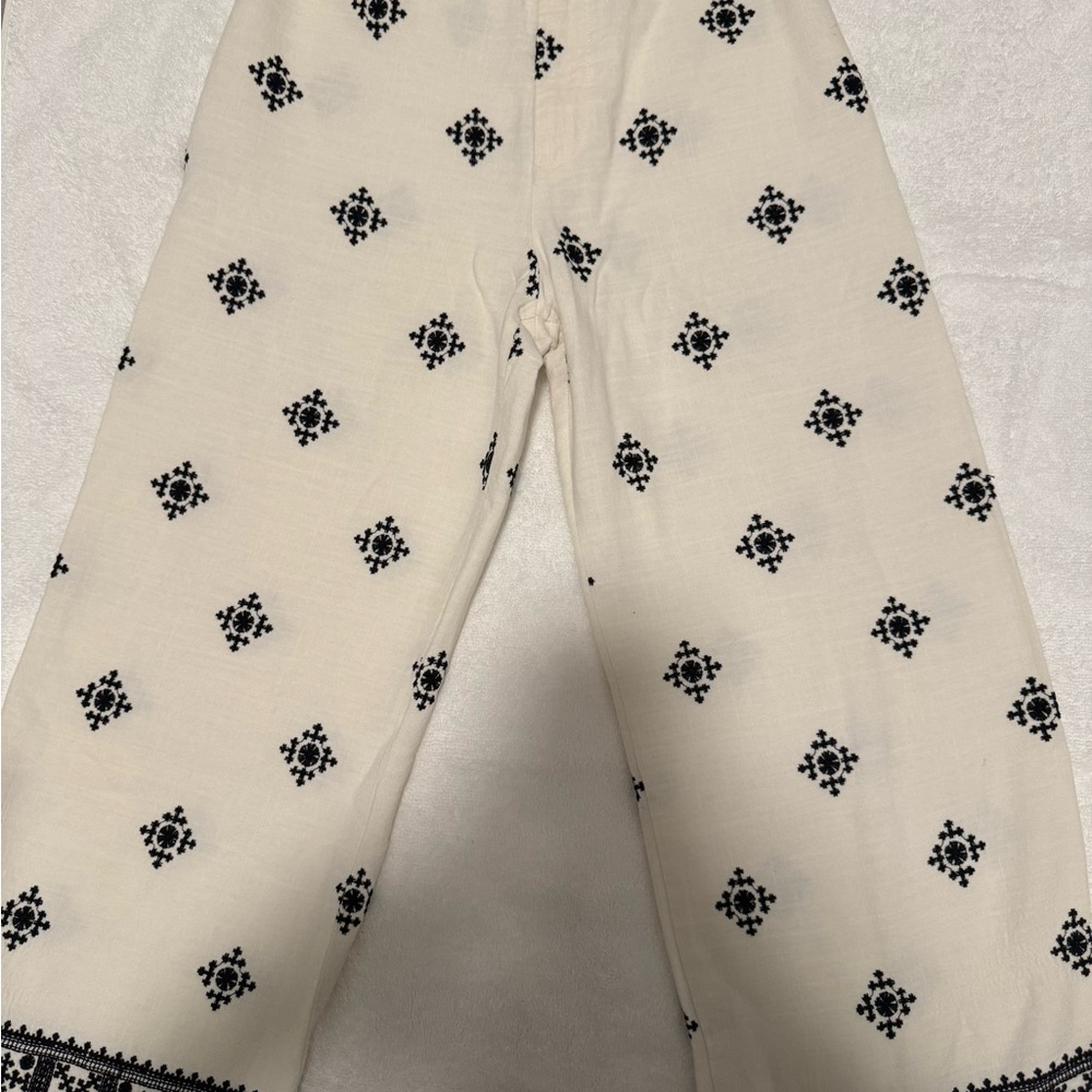 Chic Cream and Black Patterned Pants